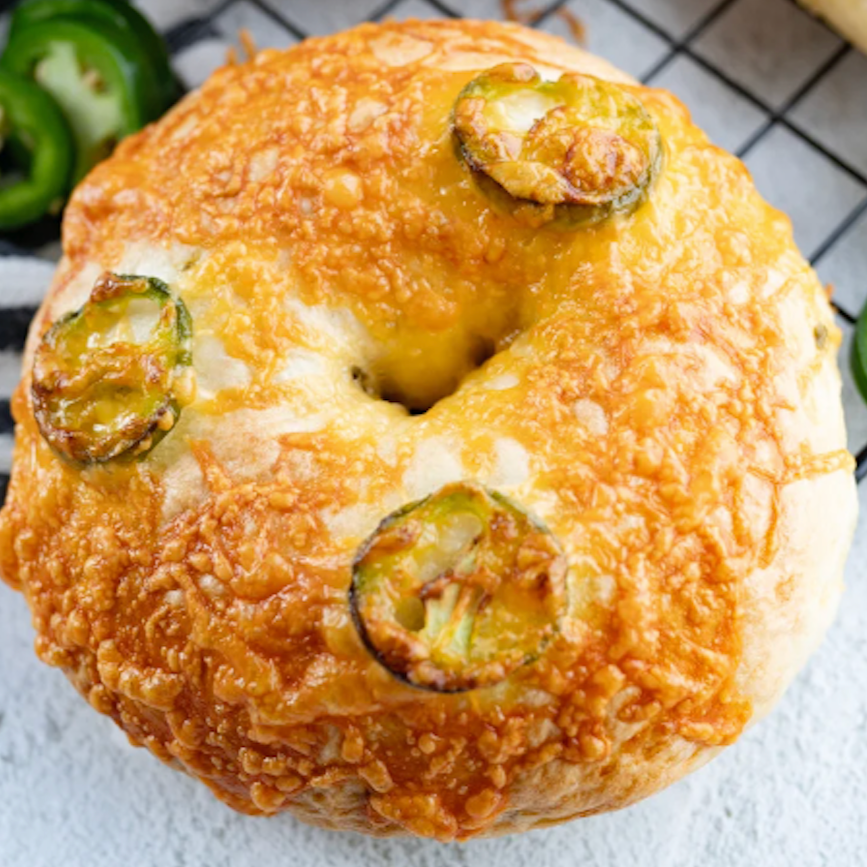 Jalapeno Cheddar Bagel (Rotating Flavor) - Zylberschtein's Bakery